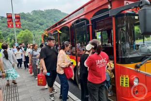 前两场18中0？克拉克斯顿谈托马斯：他正在努力适应防守变化